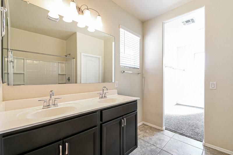 1,795/Mo, 5238 E Sharbel Rd San Tan Valley, AZ 85143 Main Bathroom View 2