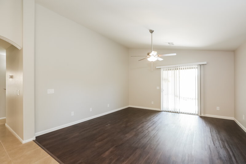 2,095/Mo, 7251 W Cactus Wren Dr Glendale, AZ 85303 Family Room View