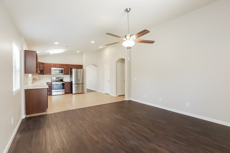 2,095/Mo, 7251 W Cactus Wren Dr Glendale, AZ 85303 Family Room View 2