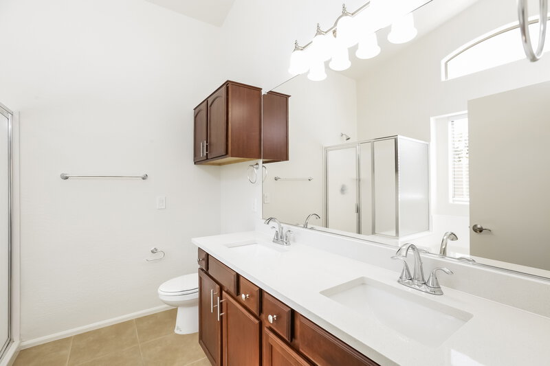 2,095/Mo, 7251 W Cactus Wren Dr Glendale, AZ 85303 Master Bathroom View