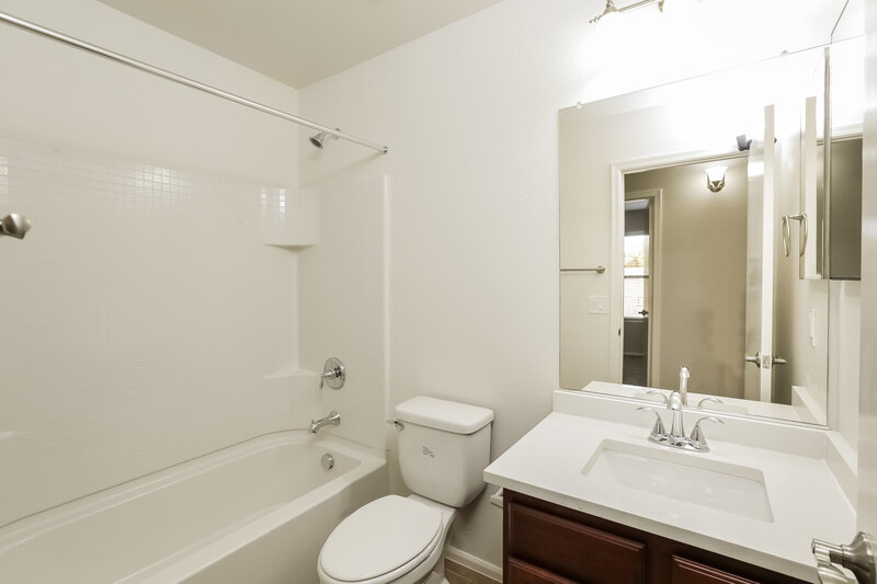 2,095/Mo, 7251 W Cactus Wren Dr Glendale, AZ 85303 Bathroom View