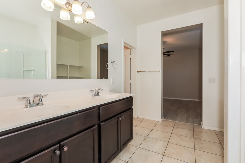 1,770/Mo, 5032 E Black Opal Ln San Tan Valley, AZ 85143 Main Bathroom View 2
