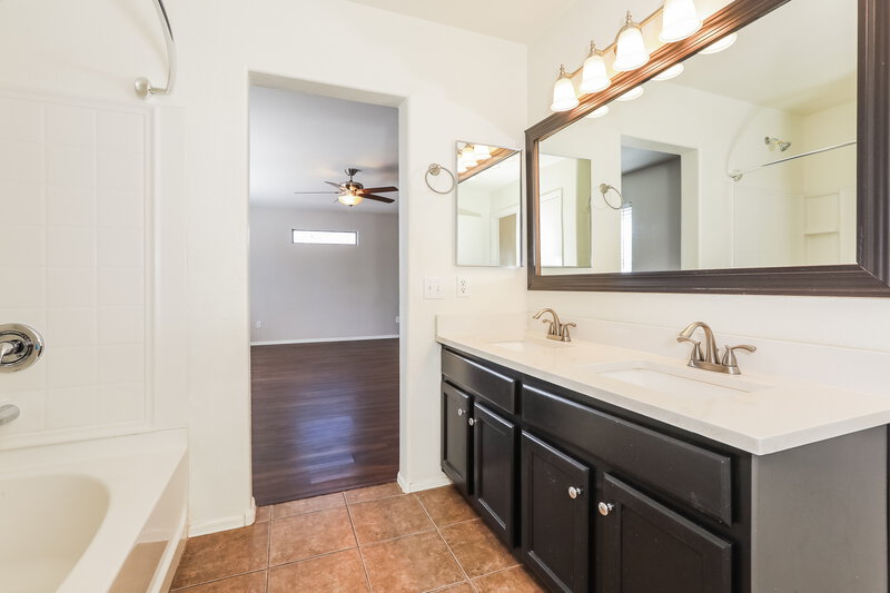 2,145/Mo, 1935 E Renegade Trl San Tan Valley, AZ 85143 Main Bathroom View