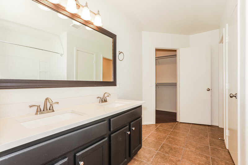 2,145/Mo, 1935 E Renegade Trl San Tan Valley, AZ 85143 Main Bathroom View 2