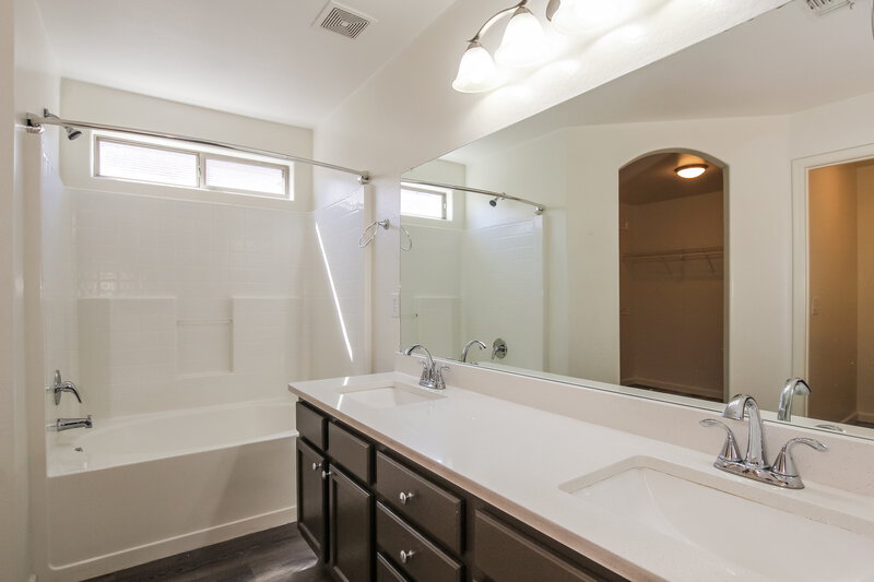 1,955/Mo, 5658 S 239th Dr Buckeye, AZ 85326 Main Bathroom View
