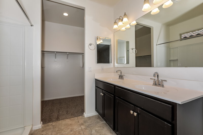 1,795/Mo, 5226 E Sharbel Rd San Tan Valley, AZ 85143 Main Bathroom View