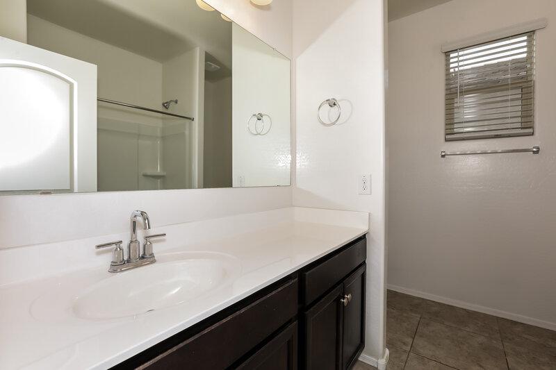 1,795/Mo, 5226 E Sharbel Rd San Tan Valley, AZ 85143 Bathroom View