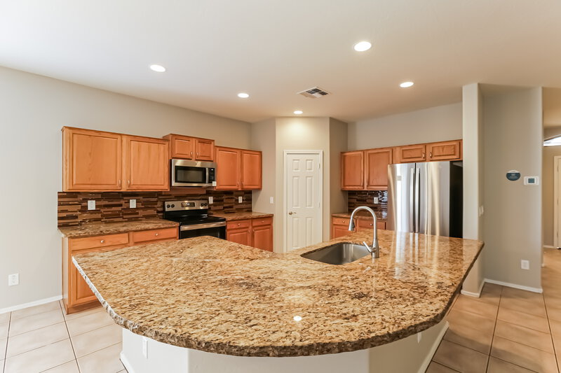 2,040/Mo, 12618 N 128th Ln El Mirage, AZ 85335 Kitchen View