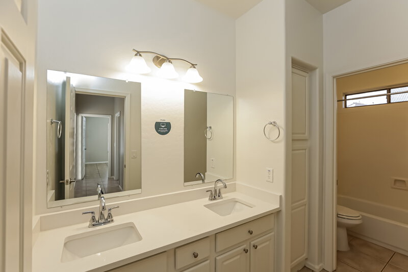 2,040/Mo, 12618 N 128th Ln El Mirage, AZ 85335 Bathroom View