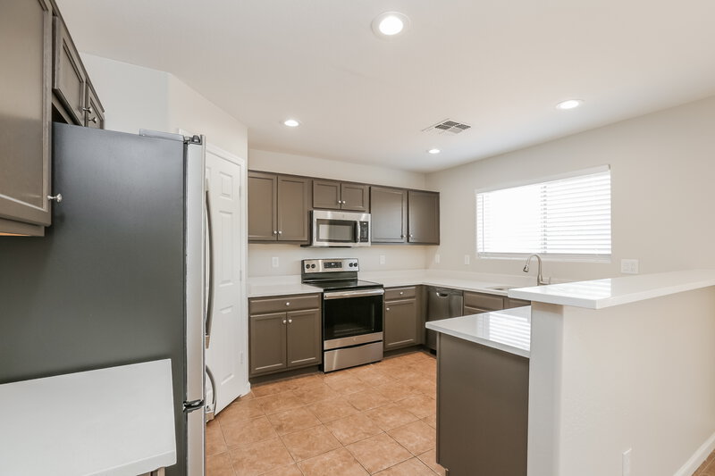 2,235/Mo, 7224 W Crown King Rd Phoenix, AZ 85043 Kitchen View