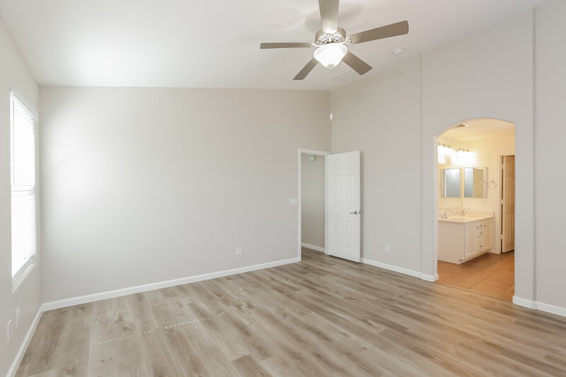 2,235/Mo, 7224 W Crown King Rd Phoenix, AZ 85043 Master Bedroom View 4