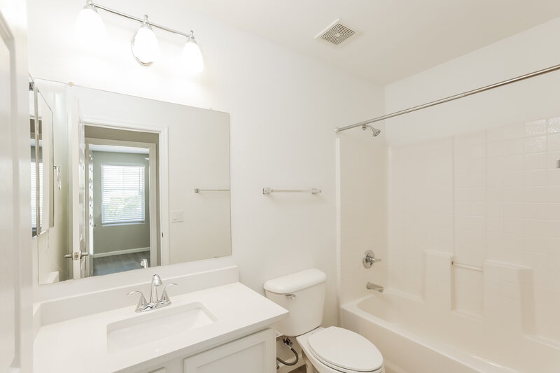 2,235/Mo, 7224 W Crown King Rd Phoenix, AZ 85043 Bathroom View