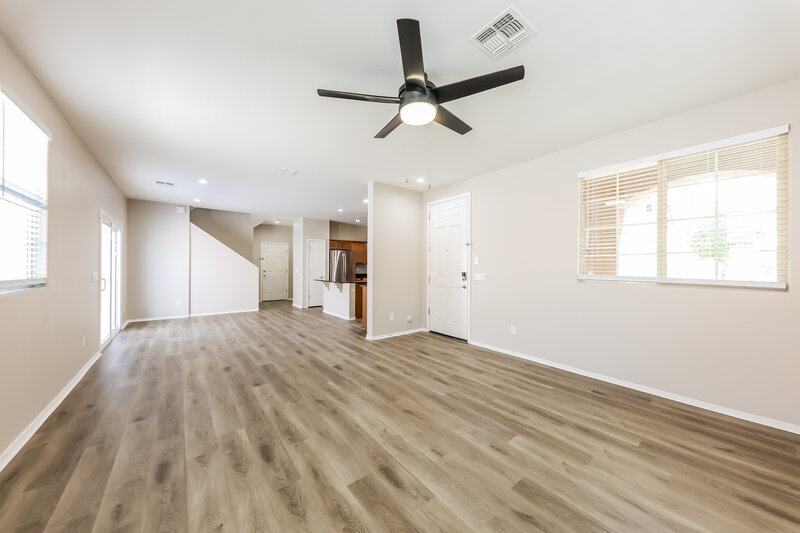 1,785/Mo, 2656 N 73rd Gln Phoenix, AZ 85035 Living Room View 3