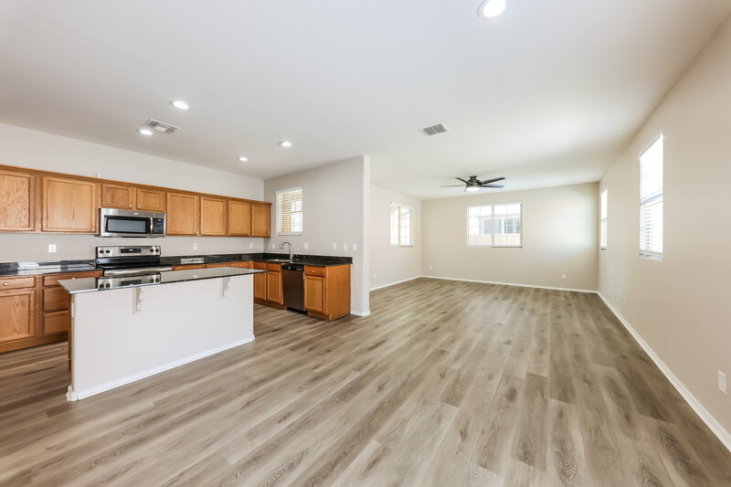 1,785/Mo, 2656 N 73rd Gln Phoenix, AZ 85035 Living Room View 4