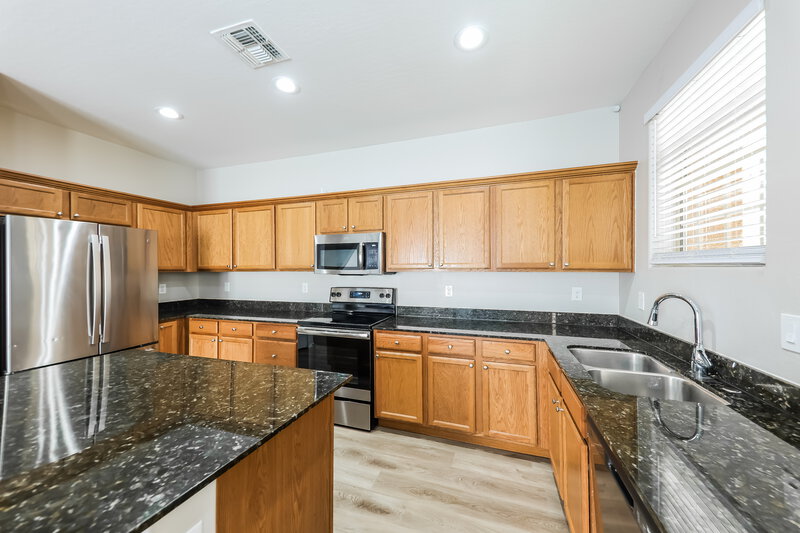 1,785/Mo, 2656 N 73rd Gln Phoenix, AZ 85035 Kitchen View