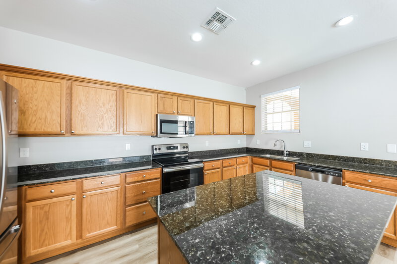 1,785/Mo, 2656 N 73rd Gln Phoenix, AZ 85035 Kitchen View 2