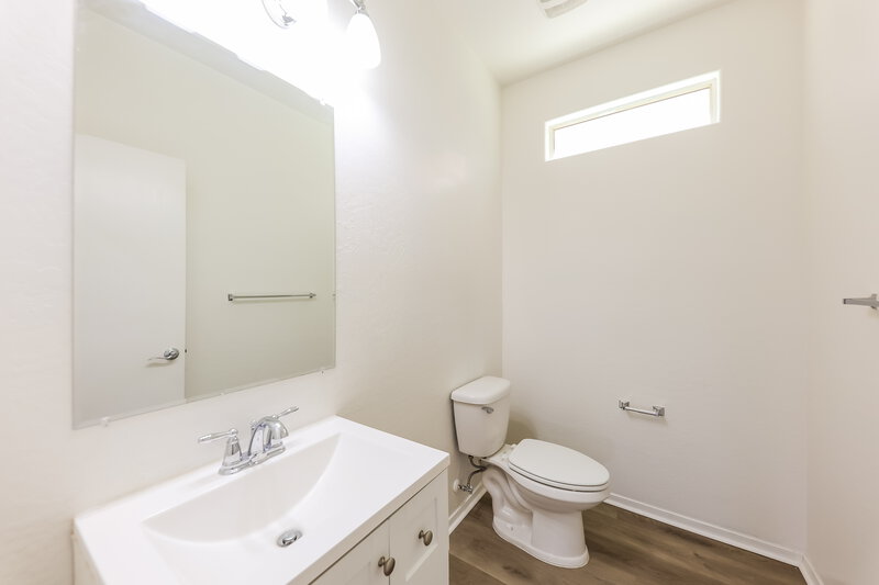 1,785/Mo, 2656 N 73rd Gln Phoenix, AZ 85035 Bathroom View 2