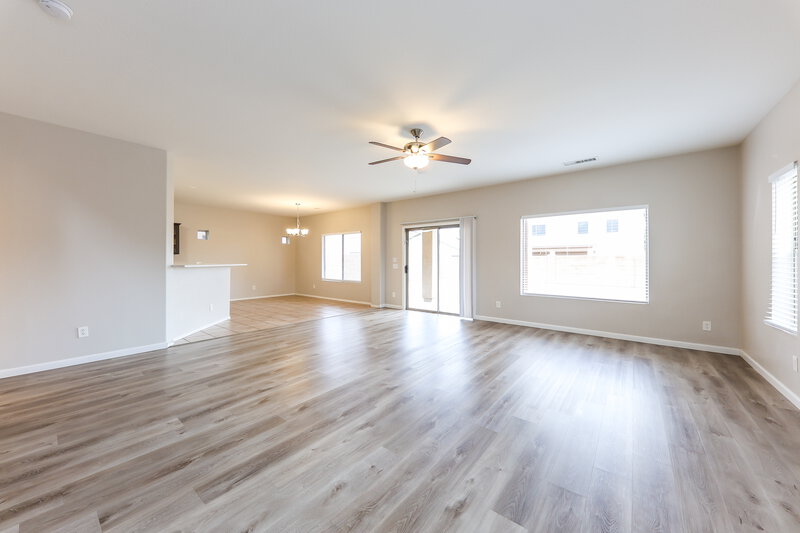 2,095/Mo, 13045 W Columbine Dr El Mirage, AZ 85335 Living Room View