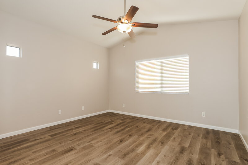 2,120/Mo, 13045 W Columbine Dr El Mirage, AZ 85335 Main Bedroom View