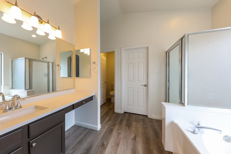 2,095/Mo, 13045 W Columbine Dr El Mirage, AZ 85335 Main Bathroom View
