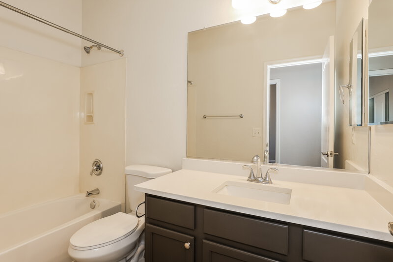 2,120/Mo, 13045 W Columbine Dr El Mirage, AZ 85335 Bathroom View