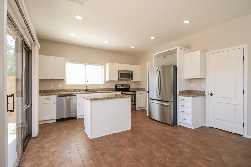 2,455/Mo, 2742 S Southwind Dr Gilbert, AZ 85295 Kitchen View