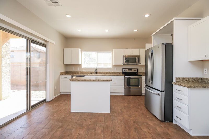 2,455/Mo, 2742 S Southwind Dr Gilbert, AZ 85295 Kitchen View 2