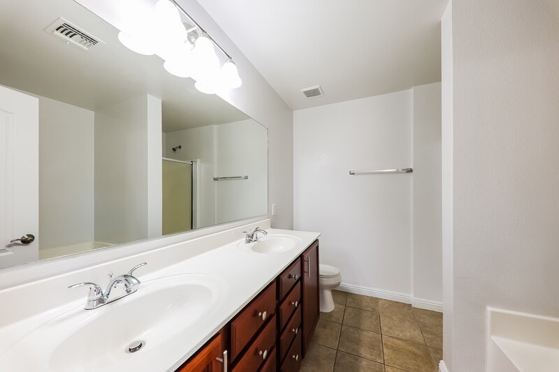 2,055/Mo, 8190 W Palo Verde Ave Peoria, AZ 85345 Main Bathroom View