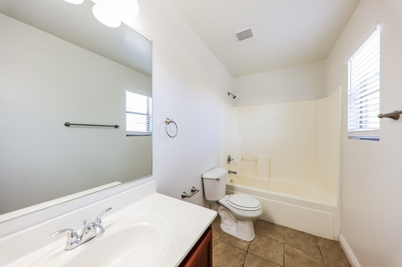 2,055/Mo, 8190 W Palo Verde Ave Peoria, AZ 85345 Bathroom View