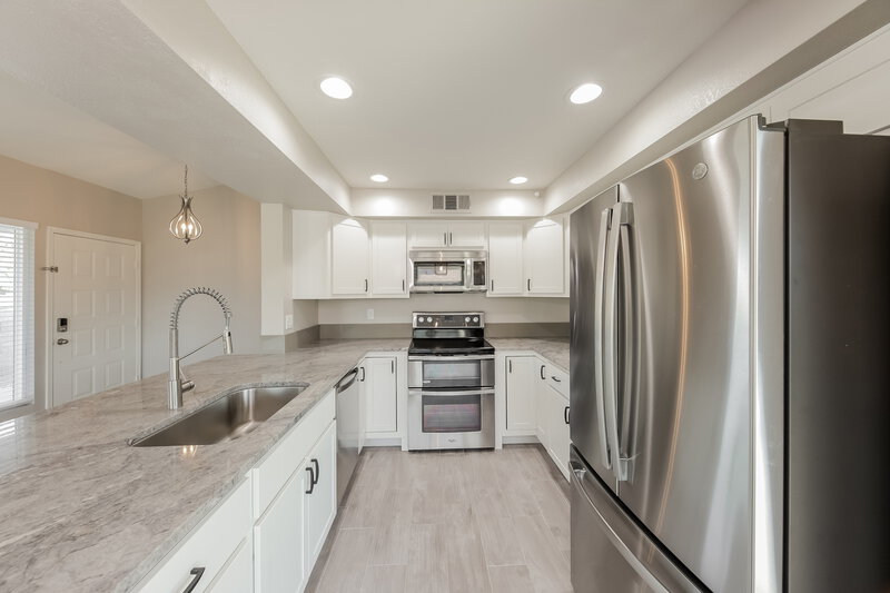 2,030/Mo, 8741 W Greenbrian Dr Peoria, AZ 85382 Kitchen View