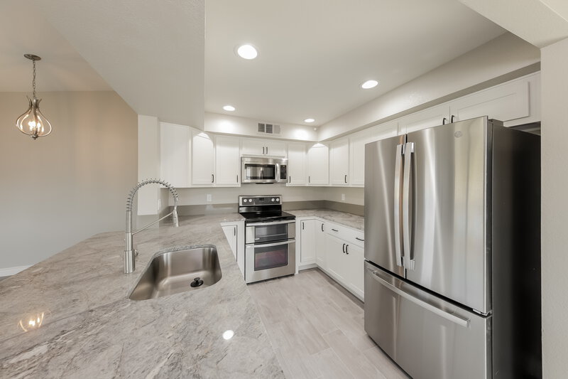 2,030/Mo, 8741 W Greenbrian Dr Peoria, AZ 85382 Kitchen View 2