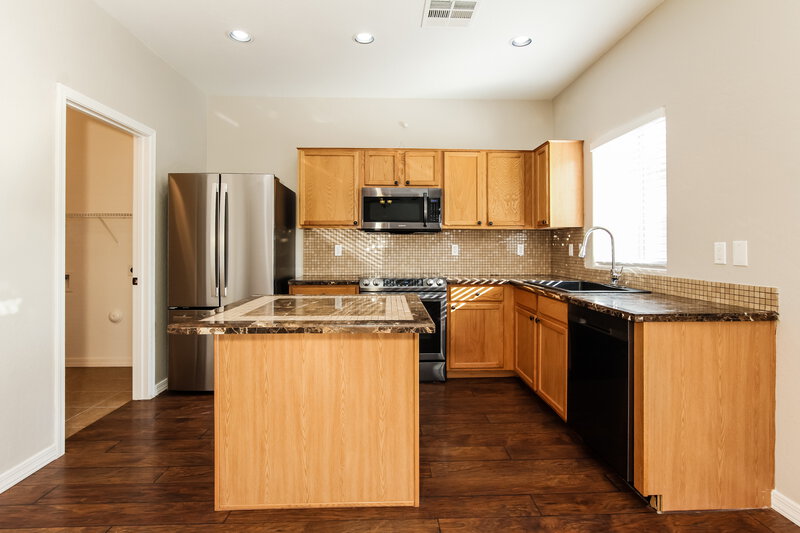 2,075/Mo, 16043 N 168th Ave Surprise, AZ 85388 Kitchen View