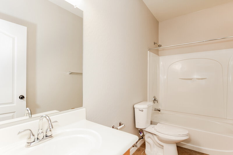 2,075/Mo, 16043 N 168th Ave Surprise, AZ 85388 Bathroom View