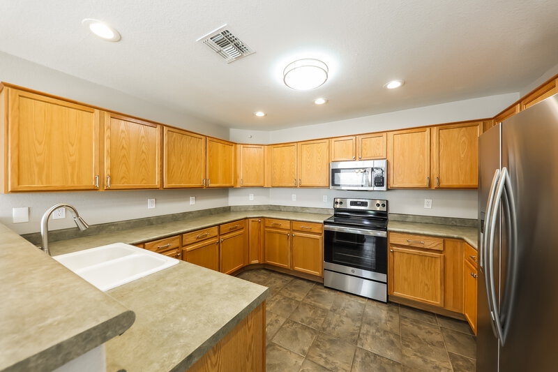 1,930/Mo, 13122 W Clarendon Ave Litchfield Park, AZ 85340 Kitchen View