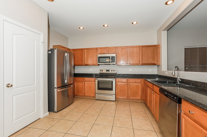 3,060/Mo, 21116 E Tierra Grande Dr Queen Creek, AZ 85142 Kitchen View 2