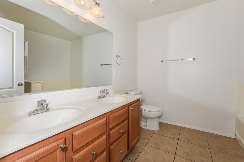 3,060/Mo, 21116 E Tierra Grande Dr Queen Creek, AZ 85142 Main Bathroom View