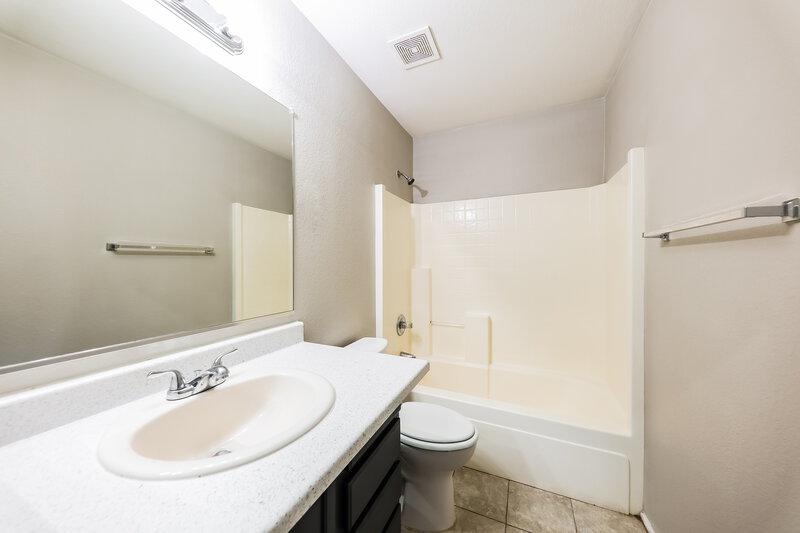 1,965/Mo, 11537 W Flores Dr El Mirage, AZ 85335 Bathroom View