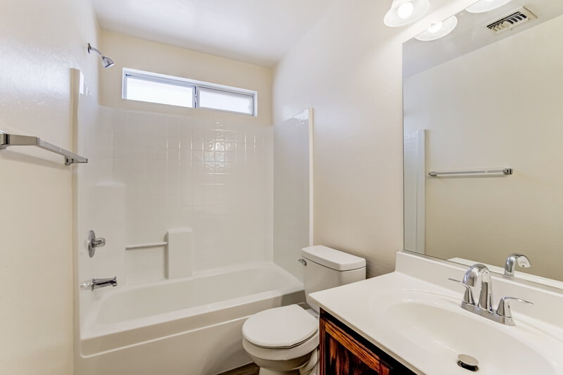 1,760/Mo, 1105 S 225th Ave Buckeye, AZ 85326 Bathroom View
