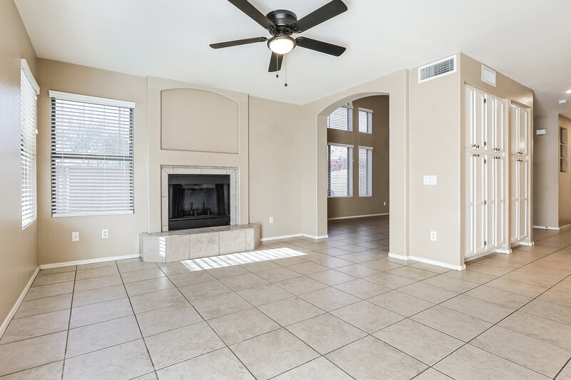 2,255/Mo, 250 W Juniper Ave Unit 71 Gilbert, AZ 85233 Living Room View