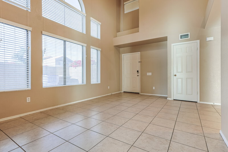 2,255/Mo, 250 W Juniper Ave Unit 71 Gilbert, AZ 85233 Family Room View