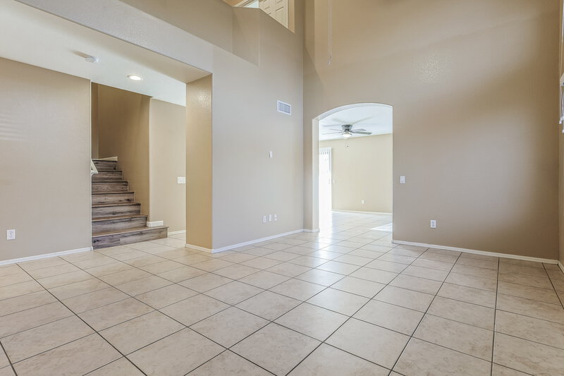 2,255/Mo, 250 W Juniper Ave Unit 71 Gilbert, AZ 85233 Den View
