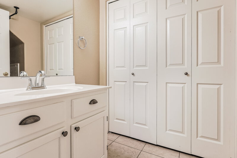 2,255/Mo, 250 W Juniper Ave Unit 71 Gilbert, AZ 85233 Bathroom View