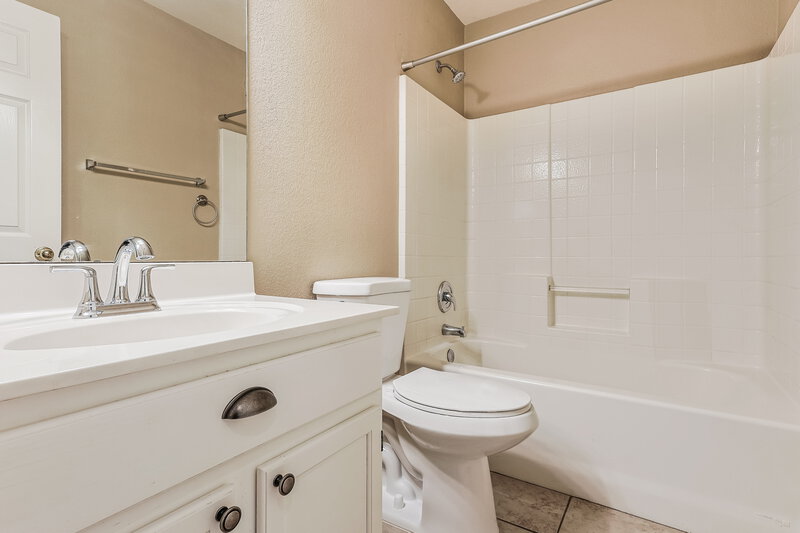 2,255/Mo, 250 W Juniper Ave Unit 71 Gilbert, AZ 85233 Bathroom View 2
