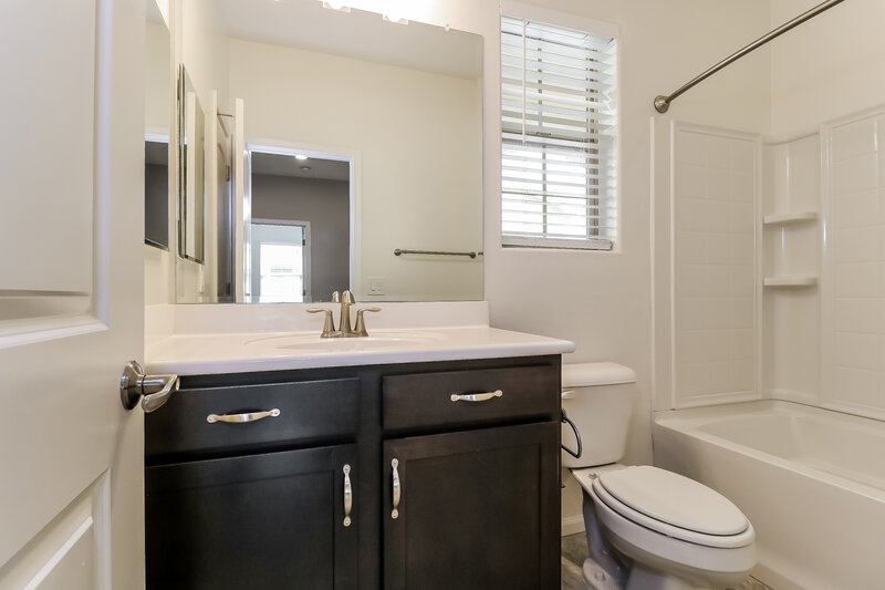 2,270/Mo, 1008 S 200th Ln Buckeye, AZ 85326 Bathroom View