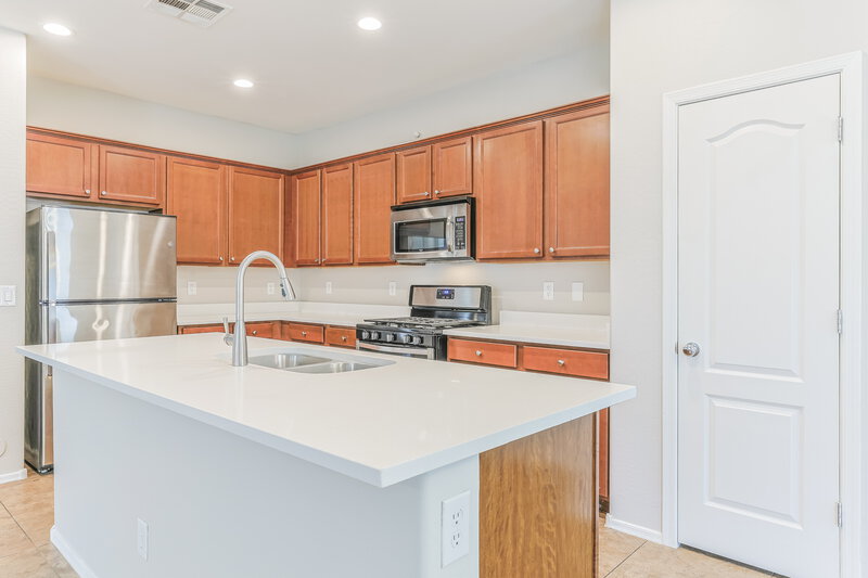 2,285/Mo, 2055 S Martingale Rd Gilbert, AZ 85295 Kitchen View
