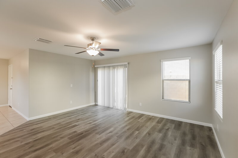 1,955/Mo, 8039 W Agora Ln Phoenix, AZ 85043 Living Room View 3