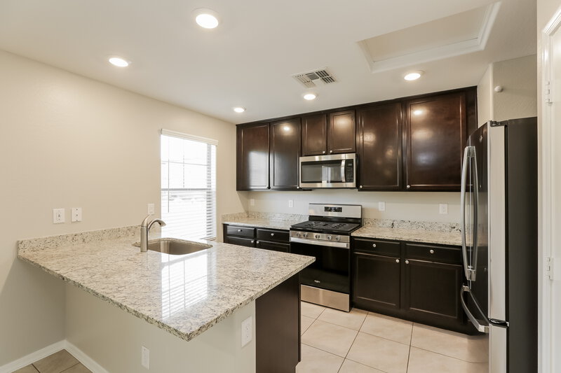 1,955/Mo, 8039 W Agora Ln Phoenix, AZ 85043 Kitchen View