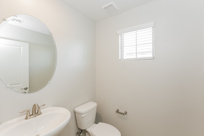 1,955/Mo, 8039 W Agora Ln Phoenix, AZ 85043 Bathroom View