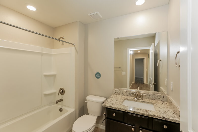 1,955/Mo, 8039 W Agora Ln Phoenix, AZ 85043 Bathroom View 2