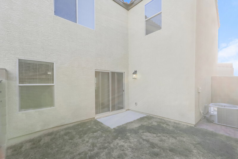 1,955/Mo, 8039 W Agora Ln Phoenix, AZ 85043 Rear View